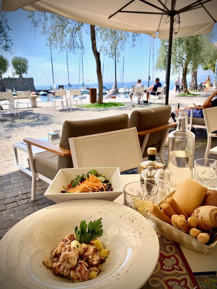 Hotel Ristorante Gardesana 32/48