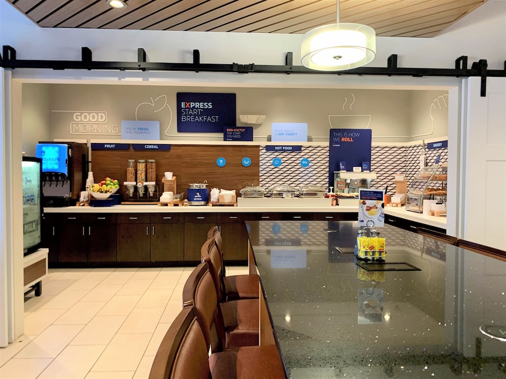 Holiday Inn Express Hotel And Suites Chicago Libertyville 8/63
