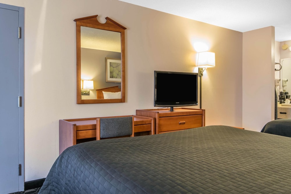 Studio6 Suites Louisville, KY - Airport Expo Center 8/27