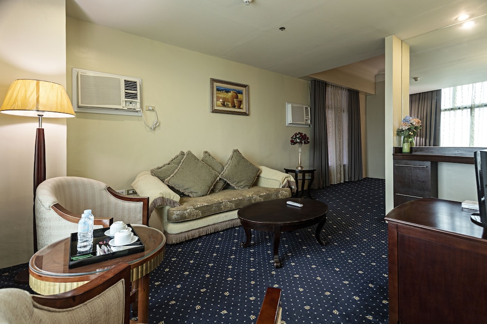 Sarrosa International Hotel And Residential Suites 37/50