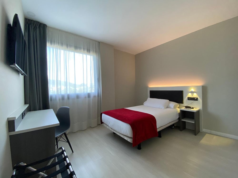 ROOM, SINGLE