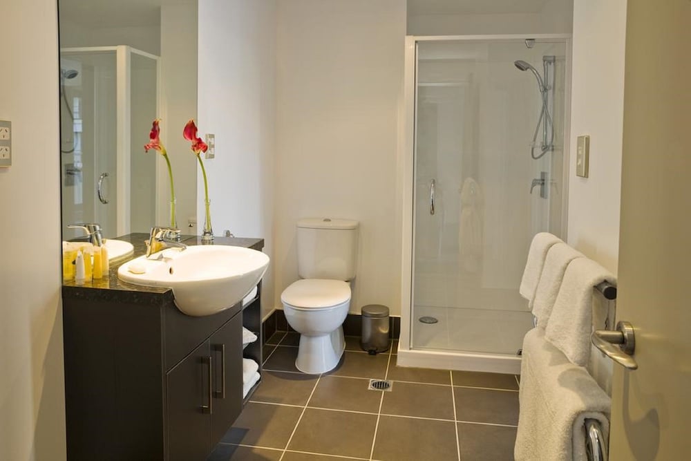 Barclay Suites 14/61