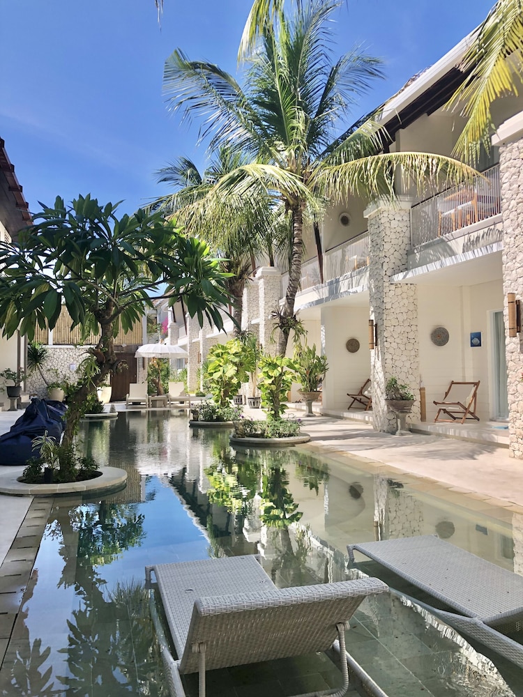 The Beach House Resort 66/70