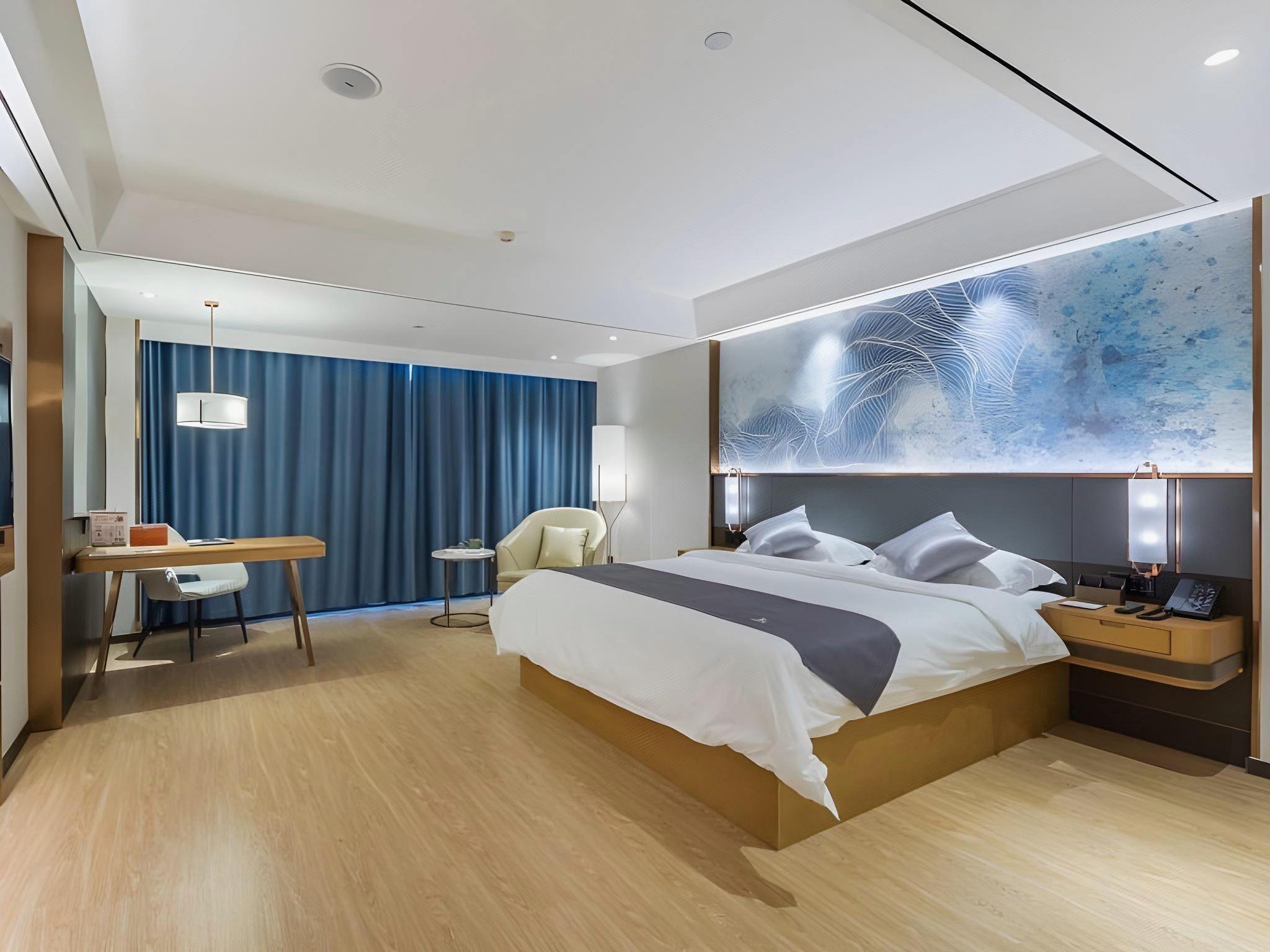 DELUXE, DOUBLE BED