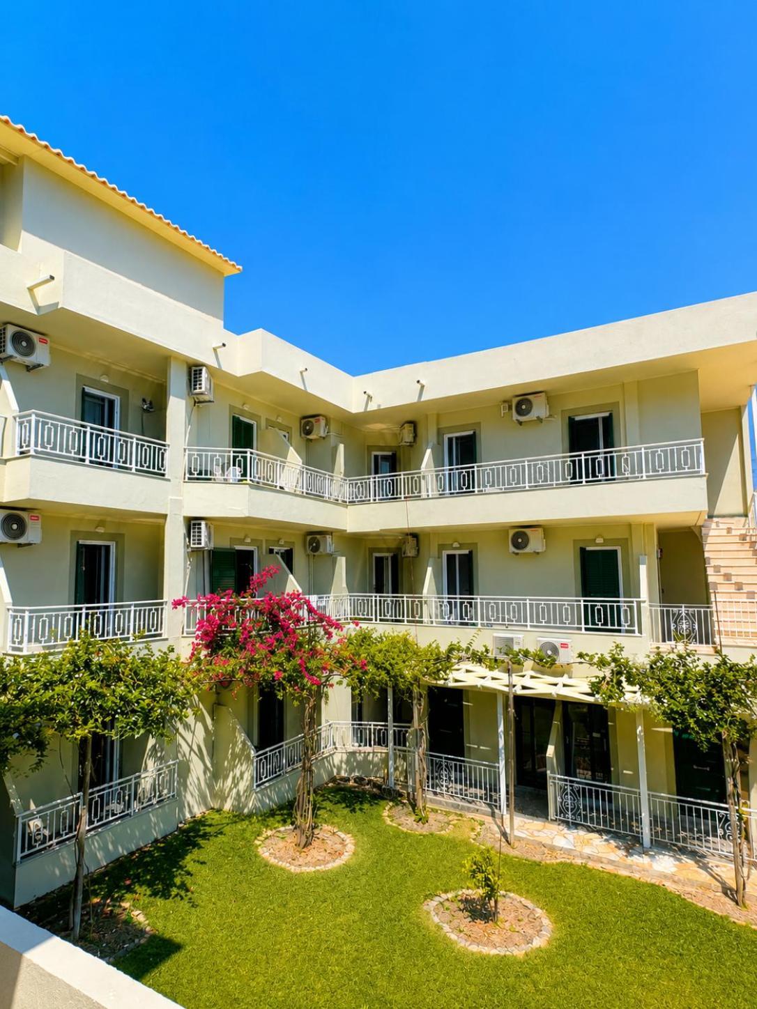 Kalias Hotel 5/51