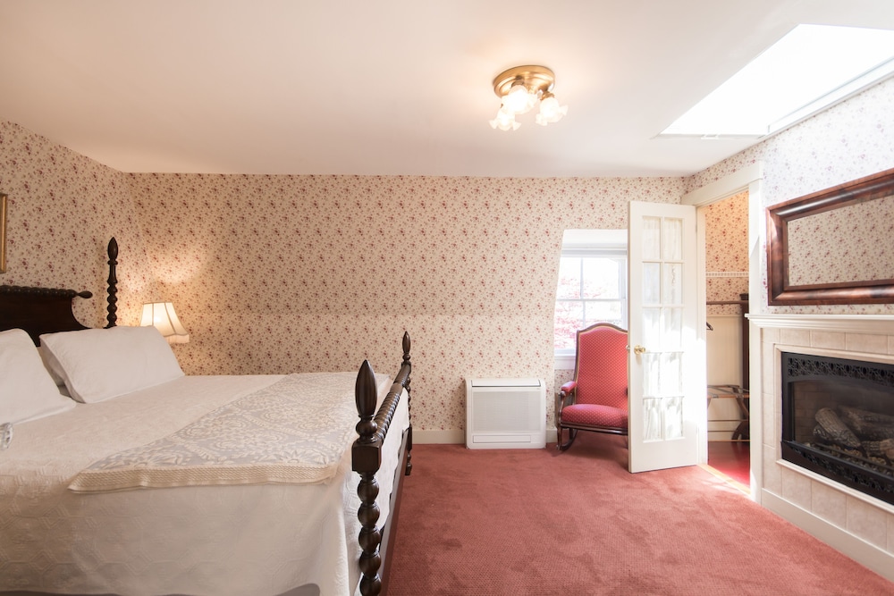 Marshall Slocum Inn 23/44