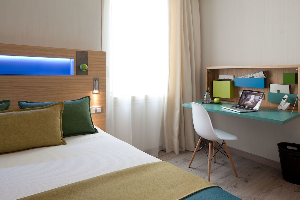 Gallery Hotel 12/75