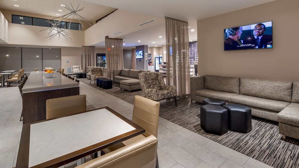 Best Western Plus Executive Residency Rigby's Water World Hotel 23/44