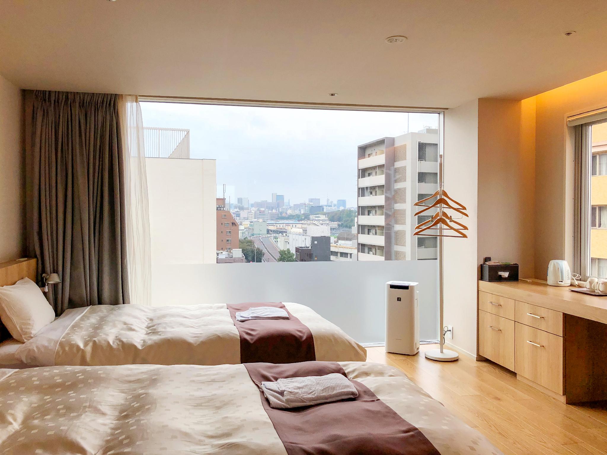 Deluxe, Twin Beds, Night View