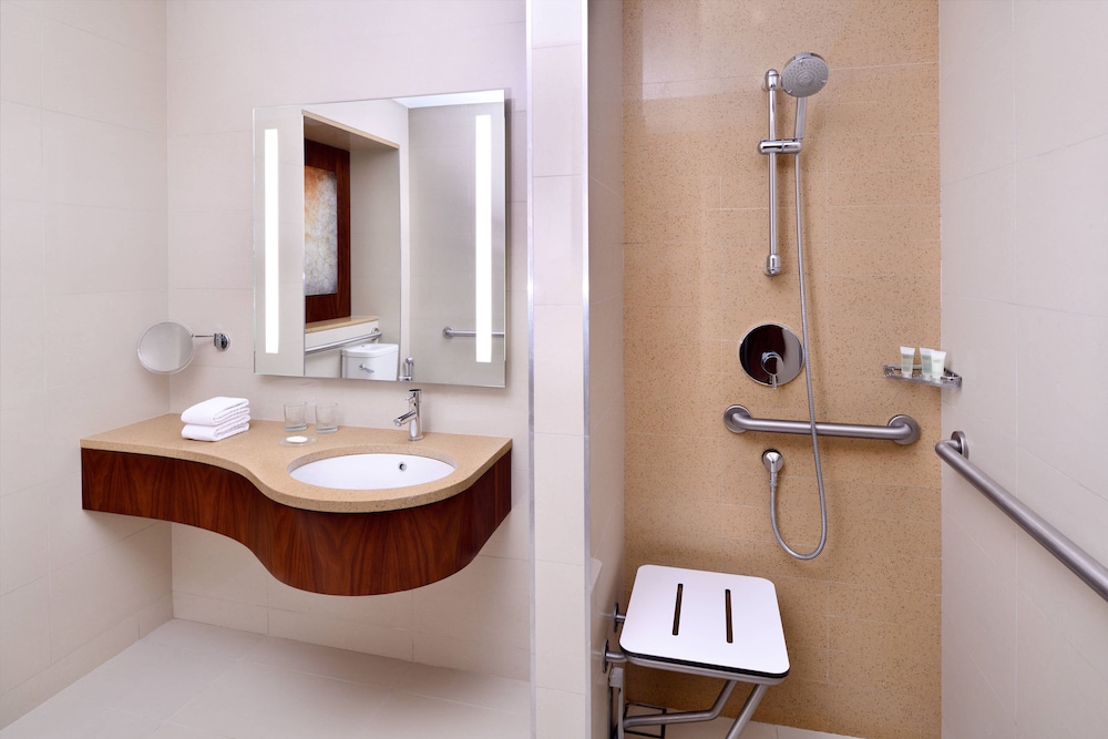 كورتيارد ماريوت(Courtyard by Marriott Riyadh Olaya) 37/38