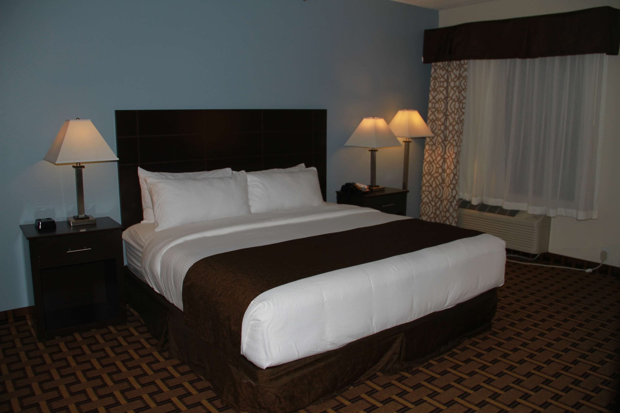 Room at SureStay Plus by Best Western Coralville Iowa City, CORALVILLE - IA