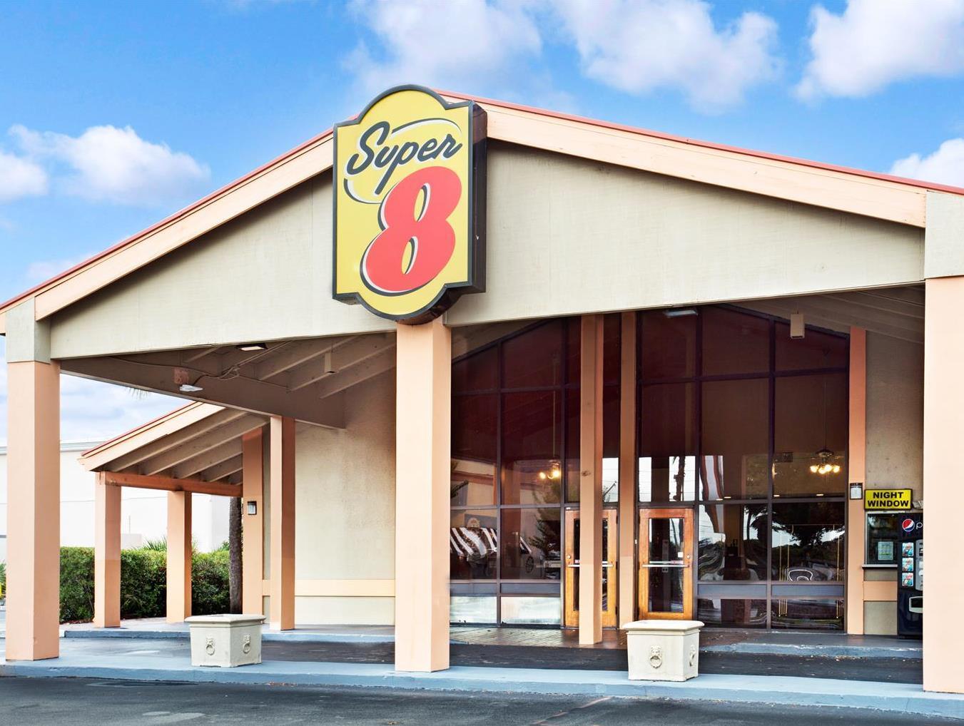 Super 8 By Wyndham Kissimmee/Maingate/Orlando Area 2/28