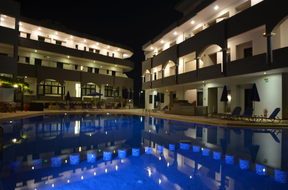 CHRISTINA BEACH HOTEL 3/65