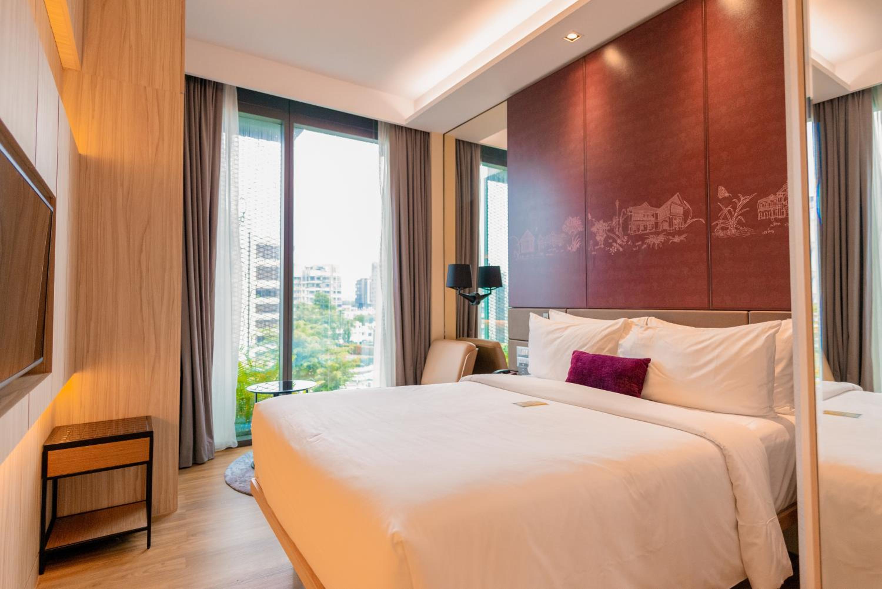 جناح بريفيليج بسرير كينج مع دخول الصالة، Mercure Singapore On Stevens 3/8