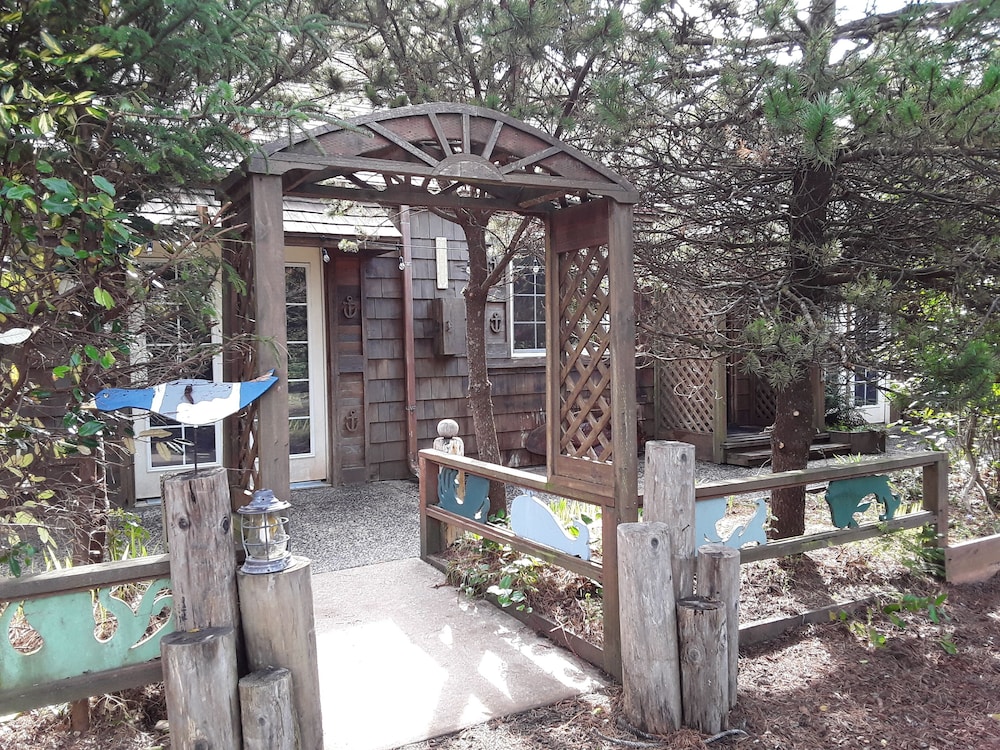 Anchor Inn Resort 2/50