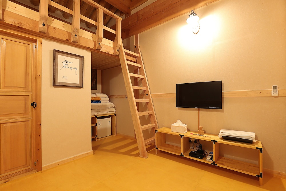 Hanok Hyeyum 27/50