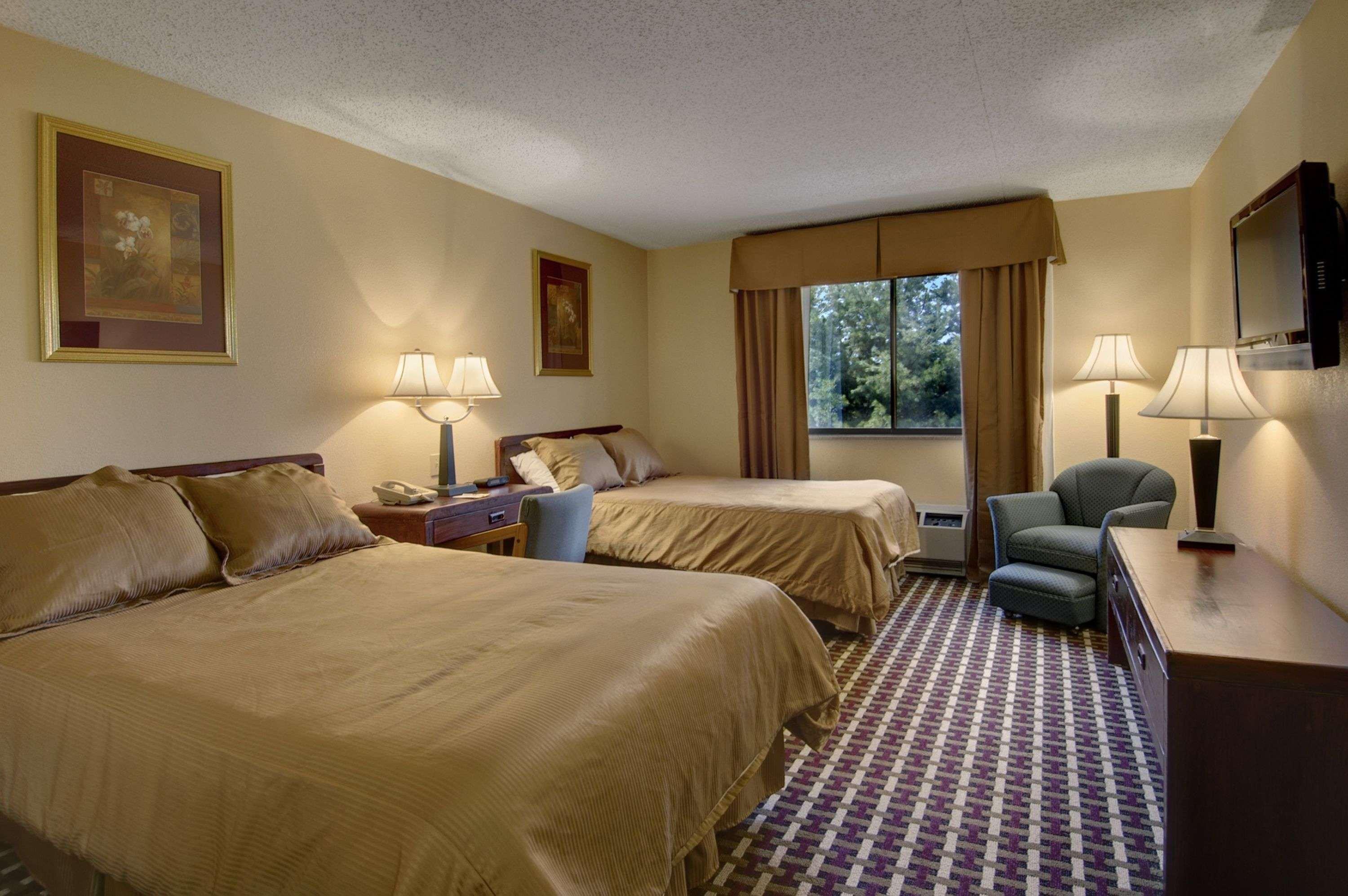 Days Inn by Wyndham Hillsborough 12/40