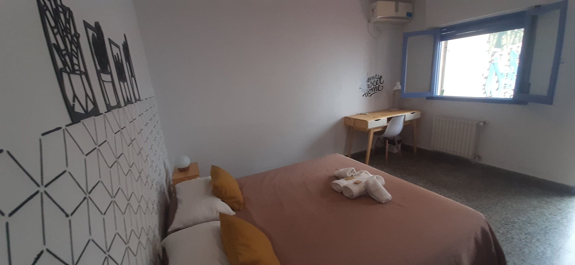 City, Queen Bed، Sabatico Travelers Hostel 2/2