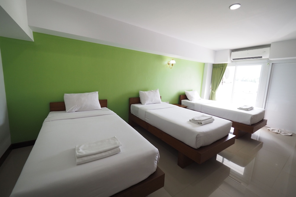 Phuhi Hotel 24/32