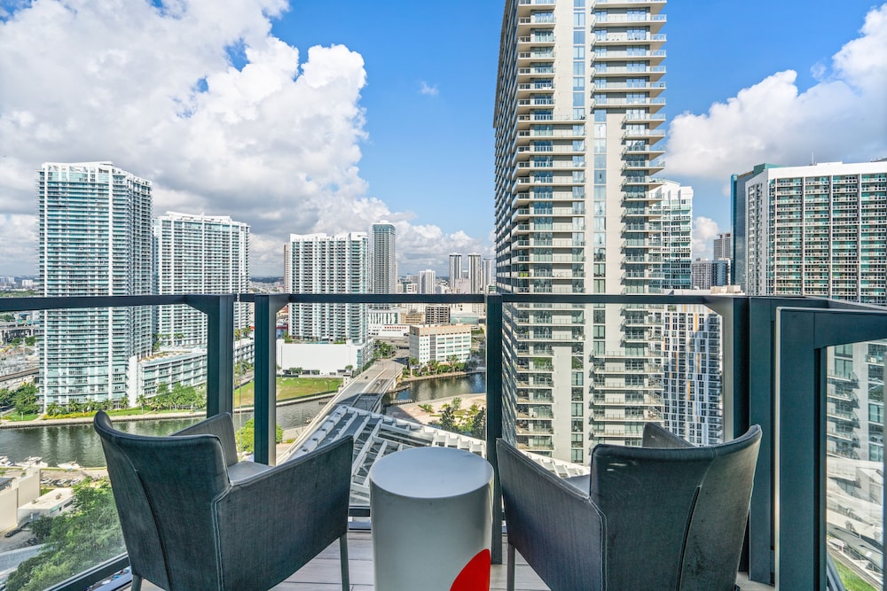 EAST Miami photo4
