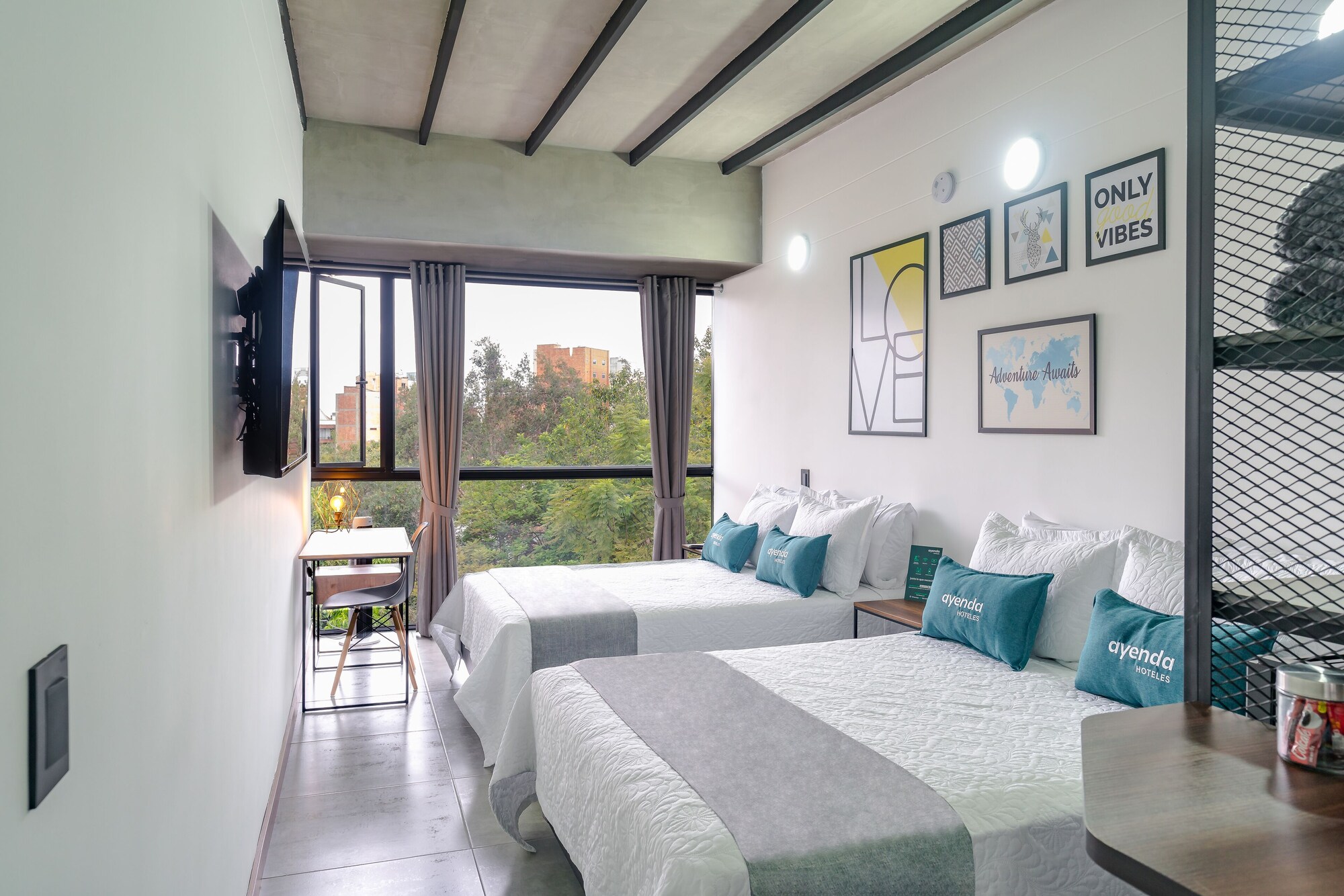 ROOM, QUADRUPLE