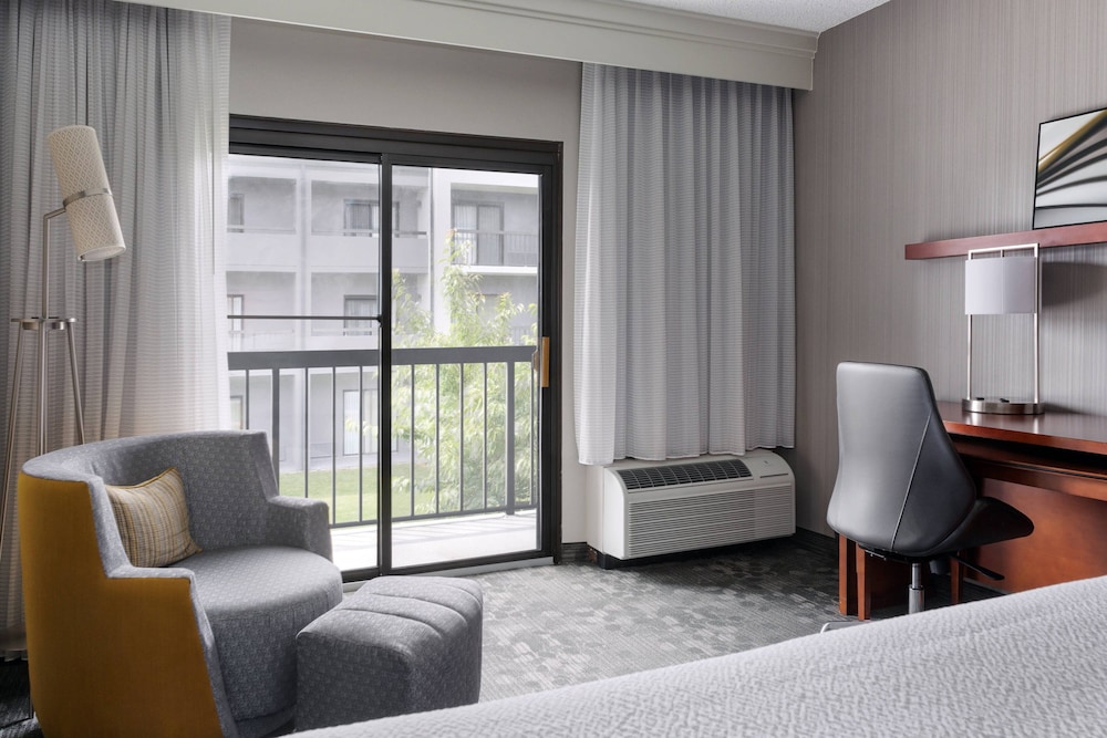 Courtyard Philadelphia Willow Grove 30/46