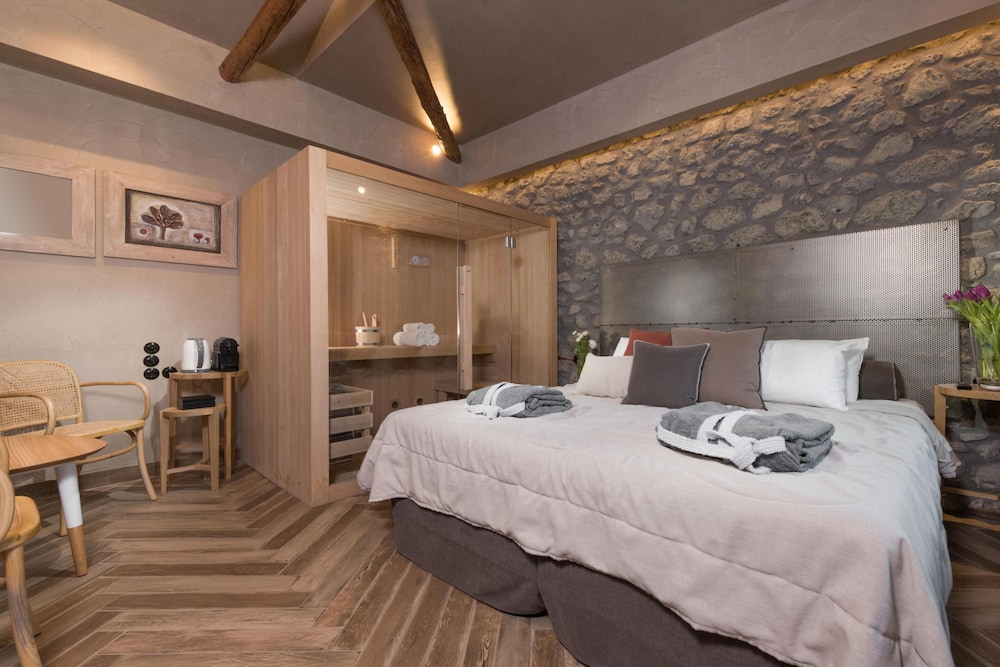 Suite, Queen Bed, Sauna