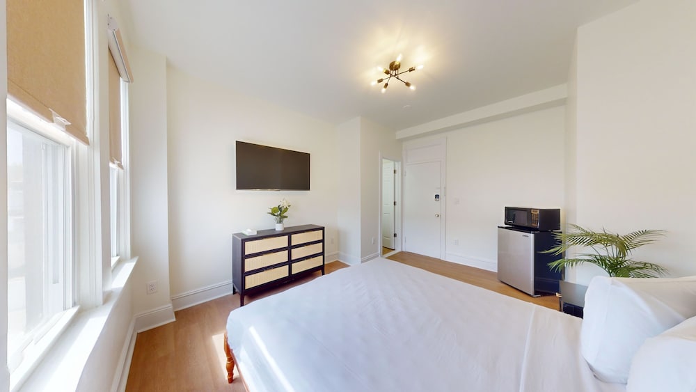 Standard, Queen Bed
