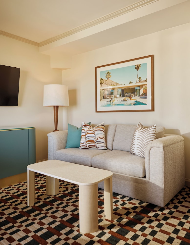 Hyatt Centric Delfina Santa Monica 48/65