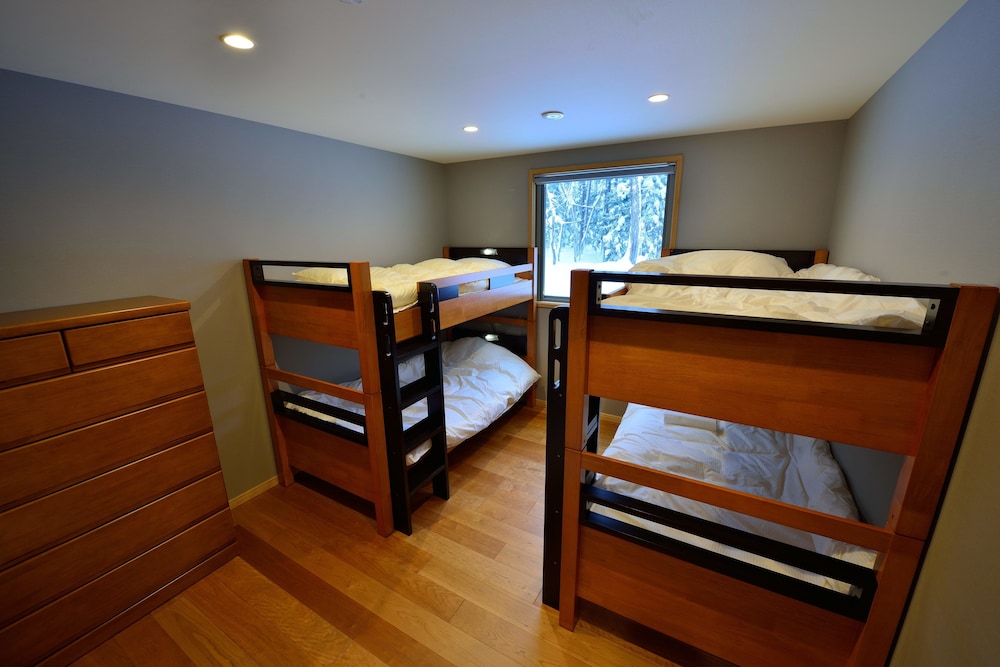 Bluebird Chalets 12/57