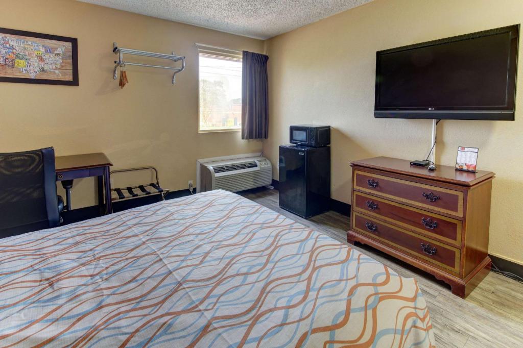 غرفة بسرير كوين للمدخنين، Econo Lodge Town Center 5/6