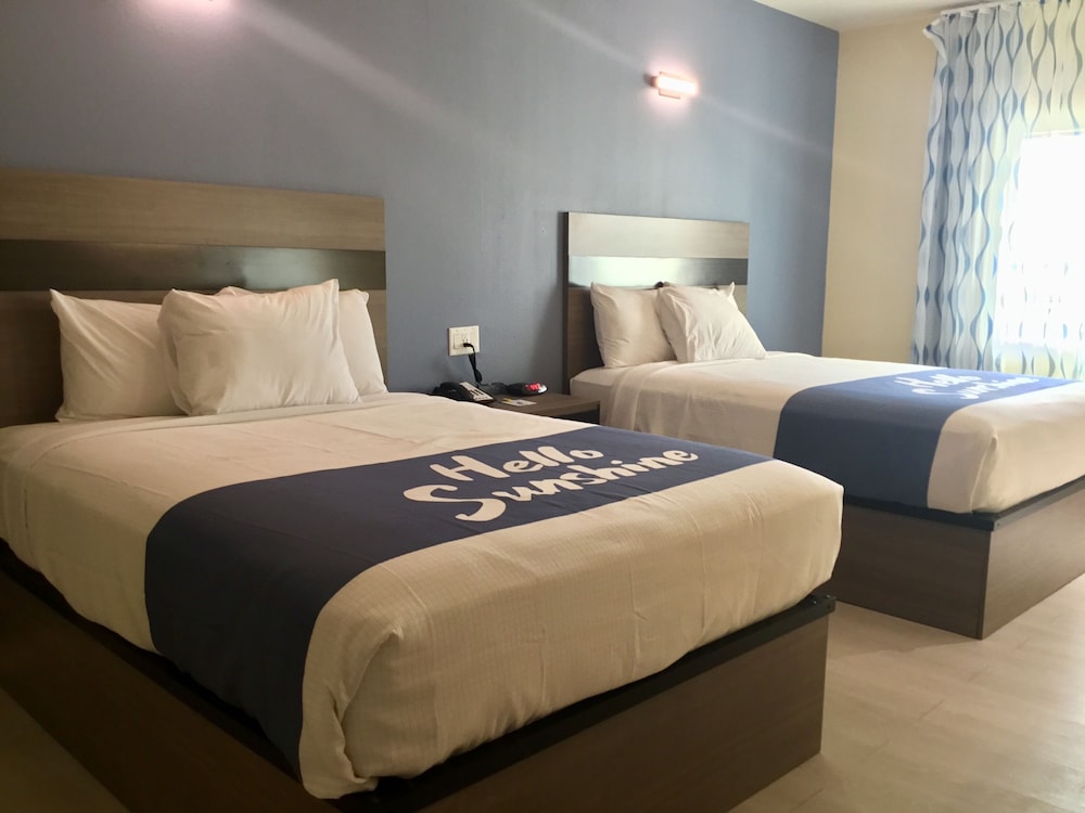 Efficiency, 2 Queen Beds, Accessible، Days Inn By Wyndham Freeport 2/3