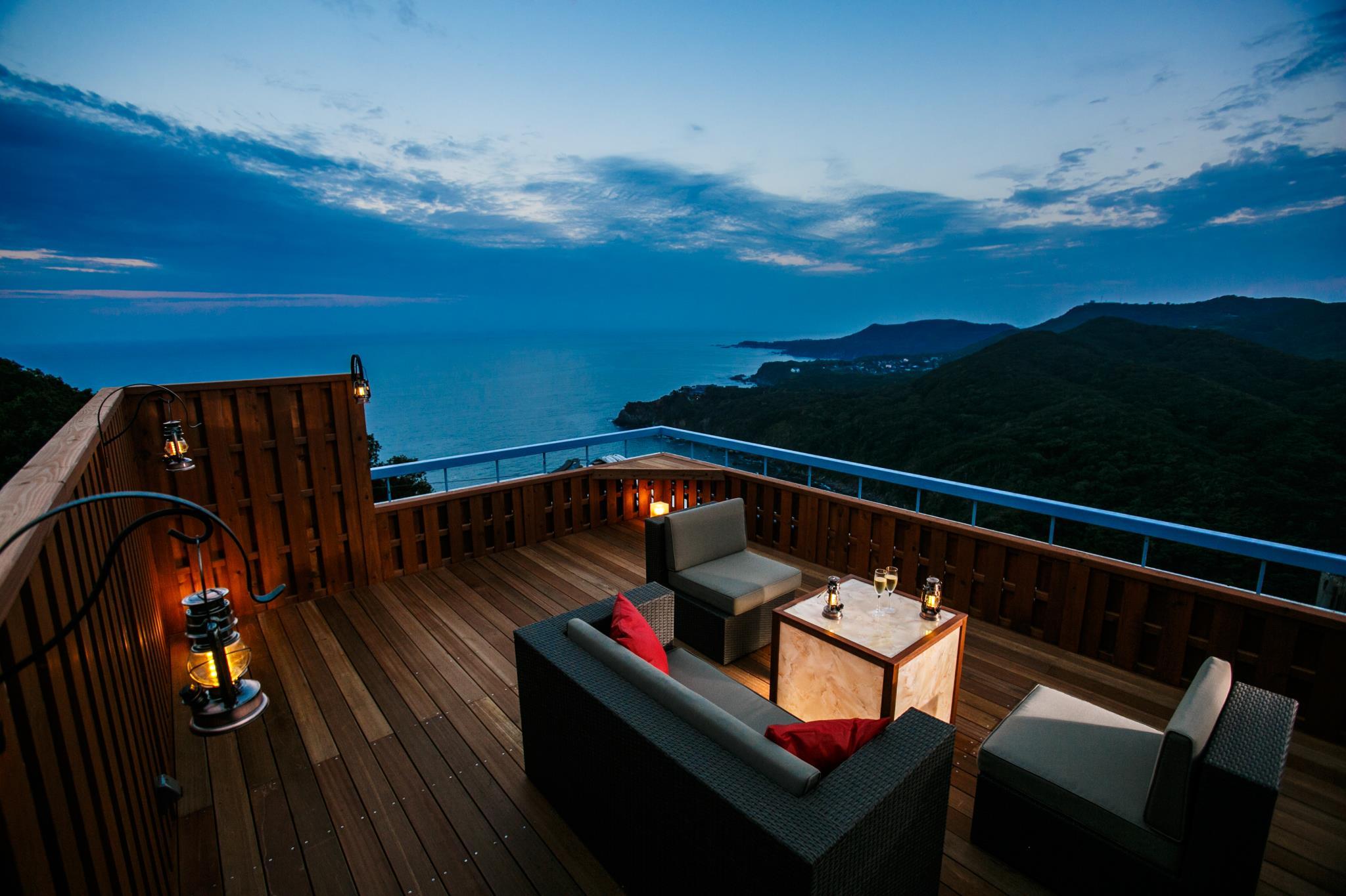 Semi Western, Style, Outdoor Bath, Main Building