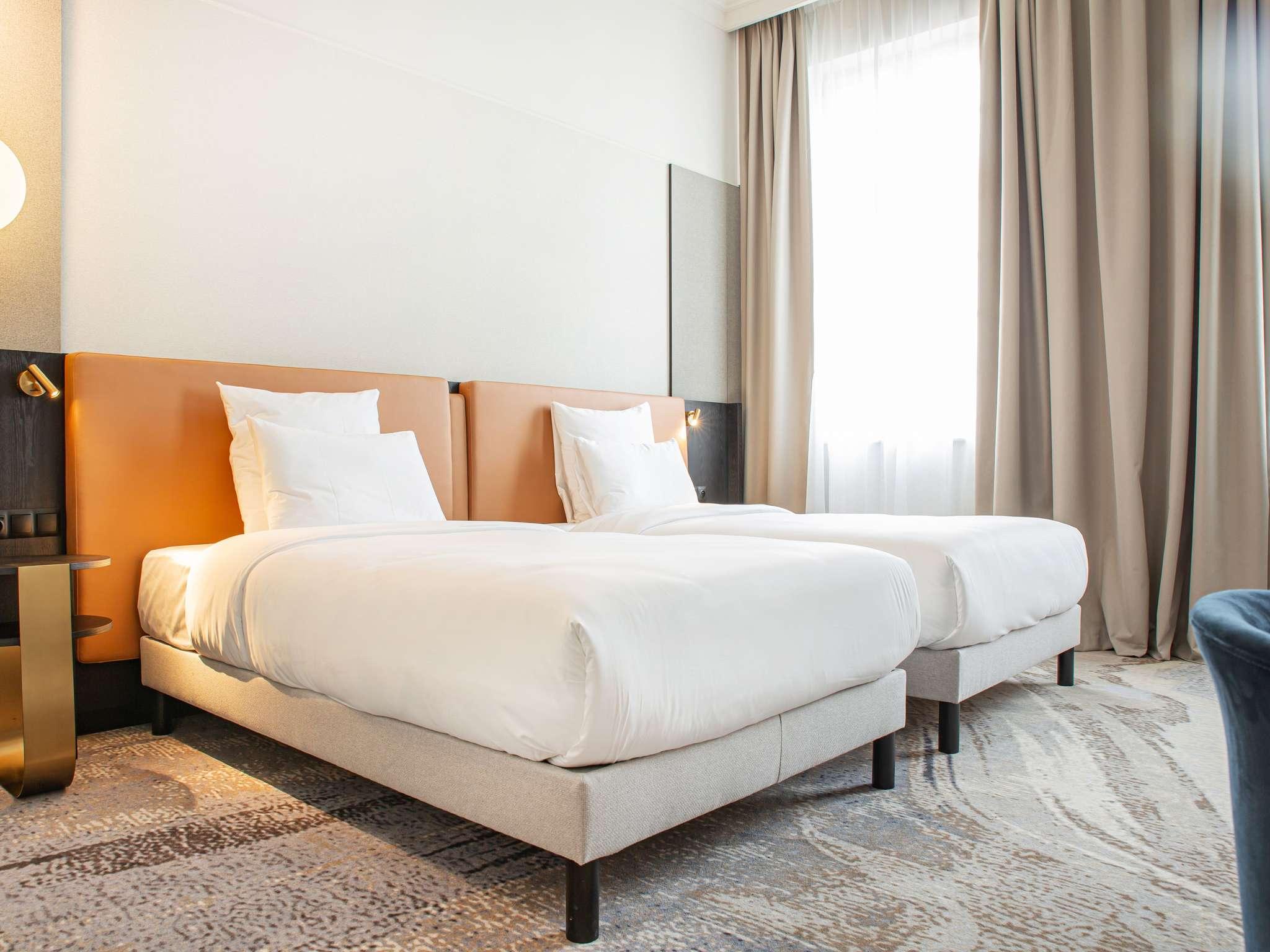 Super, Classic, Twin Beds