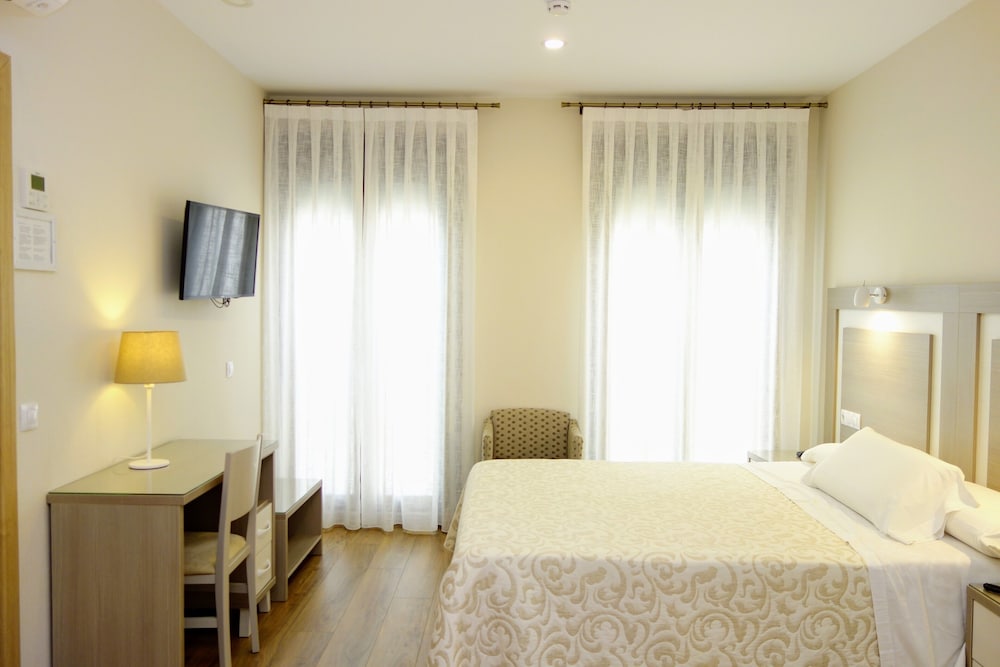 غرفة قياسية بسريرين منفصلين، Hostal Toledo 3/10