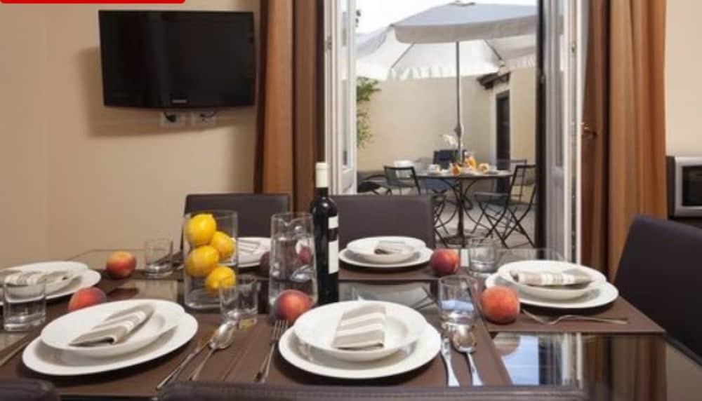 Residence Trianon Borgo Pio 57/72