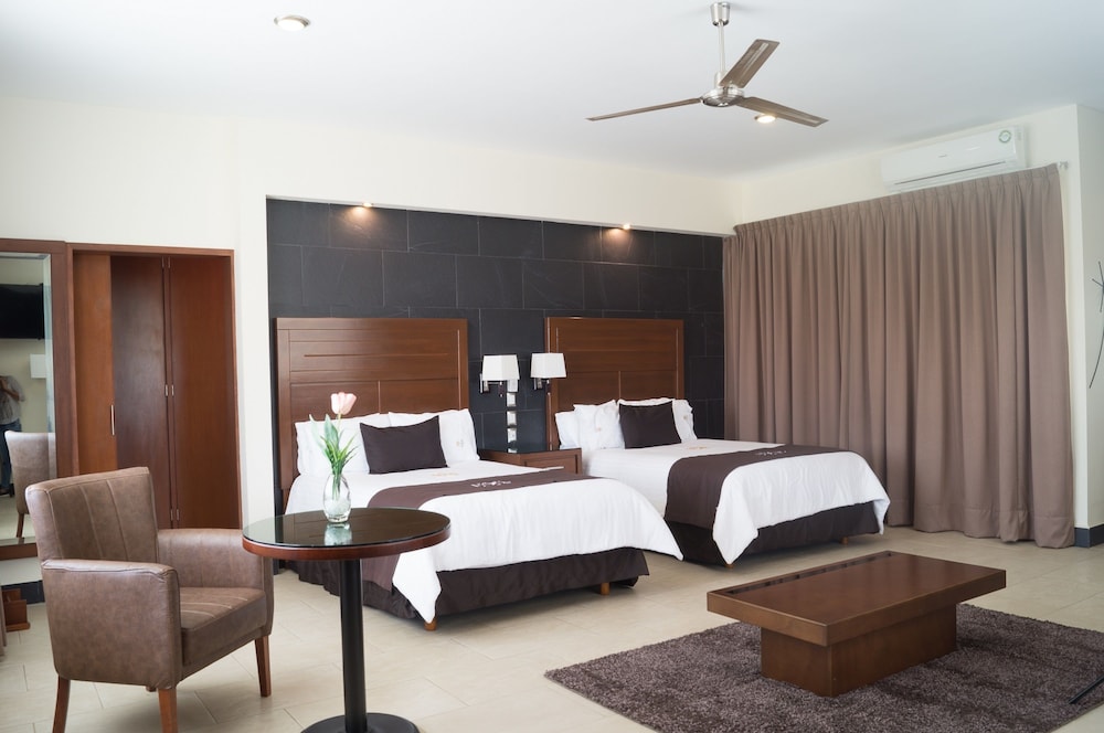 Hotel Ecce Inn 24/32