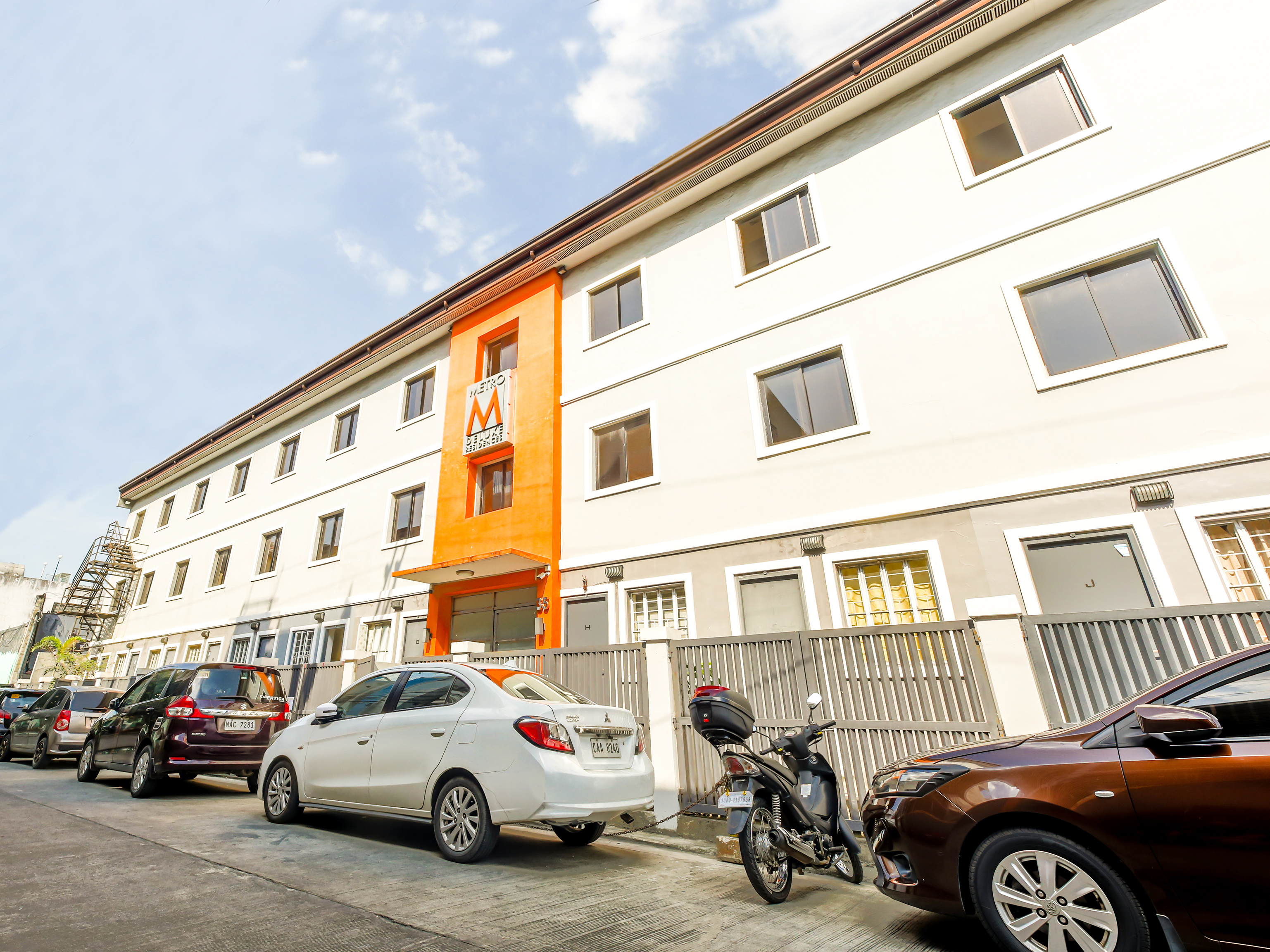 Metro Deluxe Residences 50/50