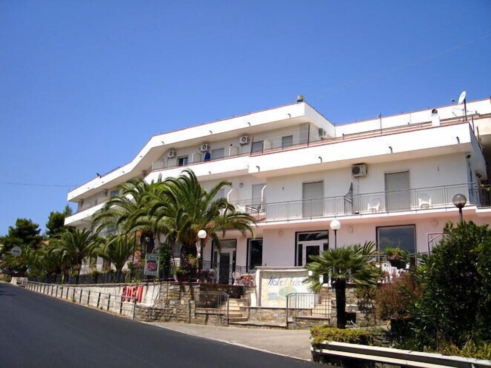 Eden Hotel 4/39