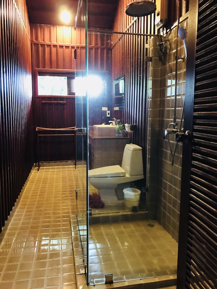 Erawan Villa Hotel 16/50