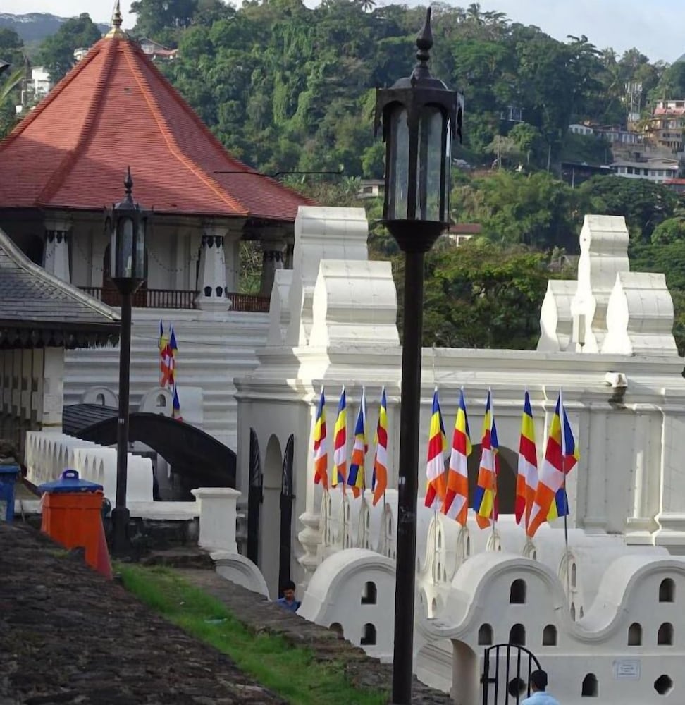 Kandy Supreme Hotel 60/61