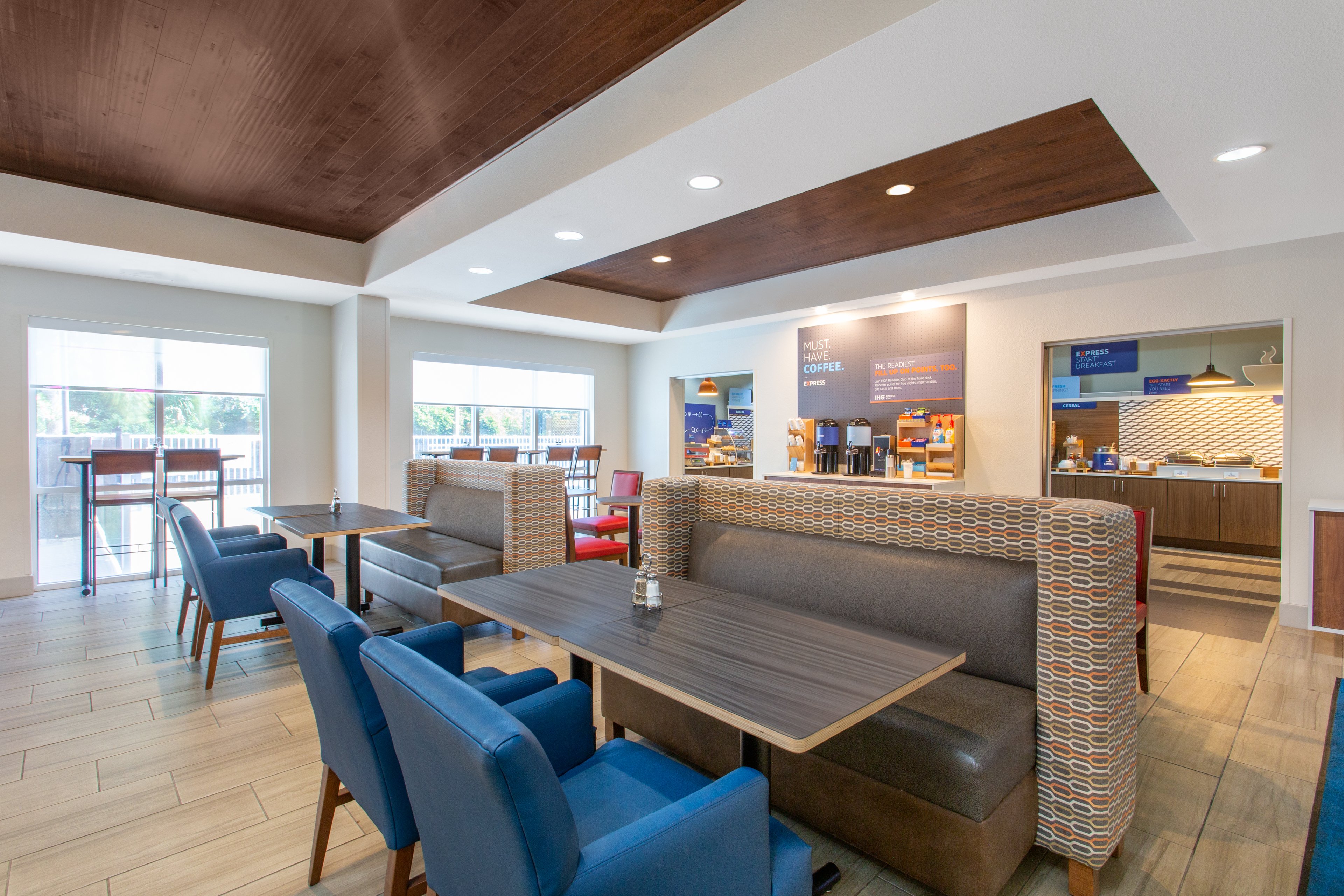 Holiday Inn Express Hotel And Suites Silver Springs Ocala 20/28