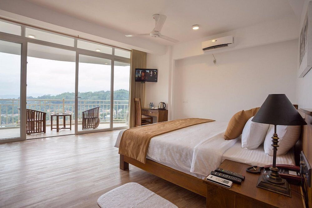 Sandriana Lake View Hotel 8/35