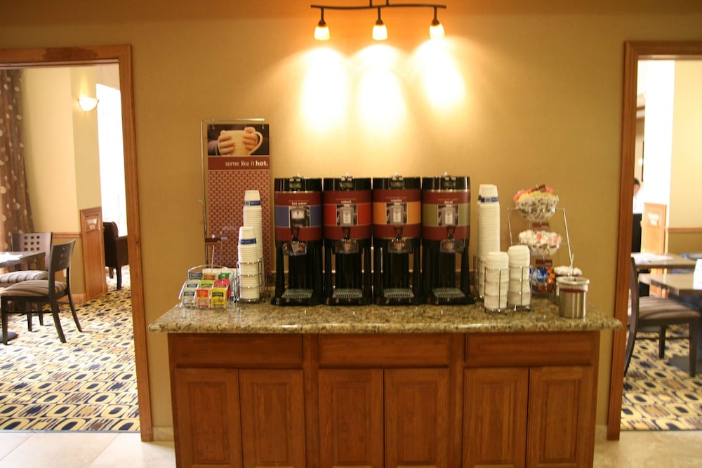 Hampton Inn & Suites Columbia at the University of Missouri 28/50