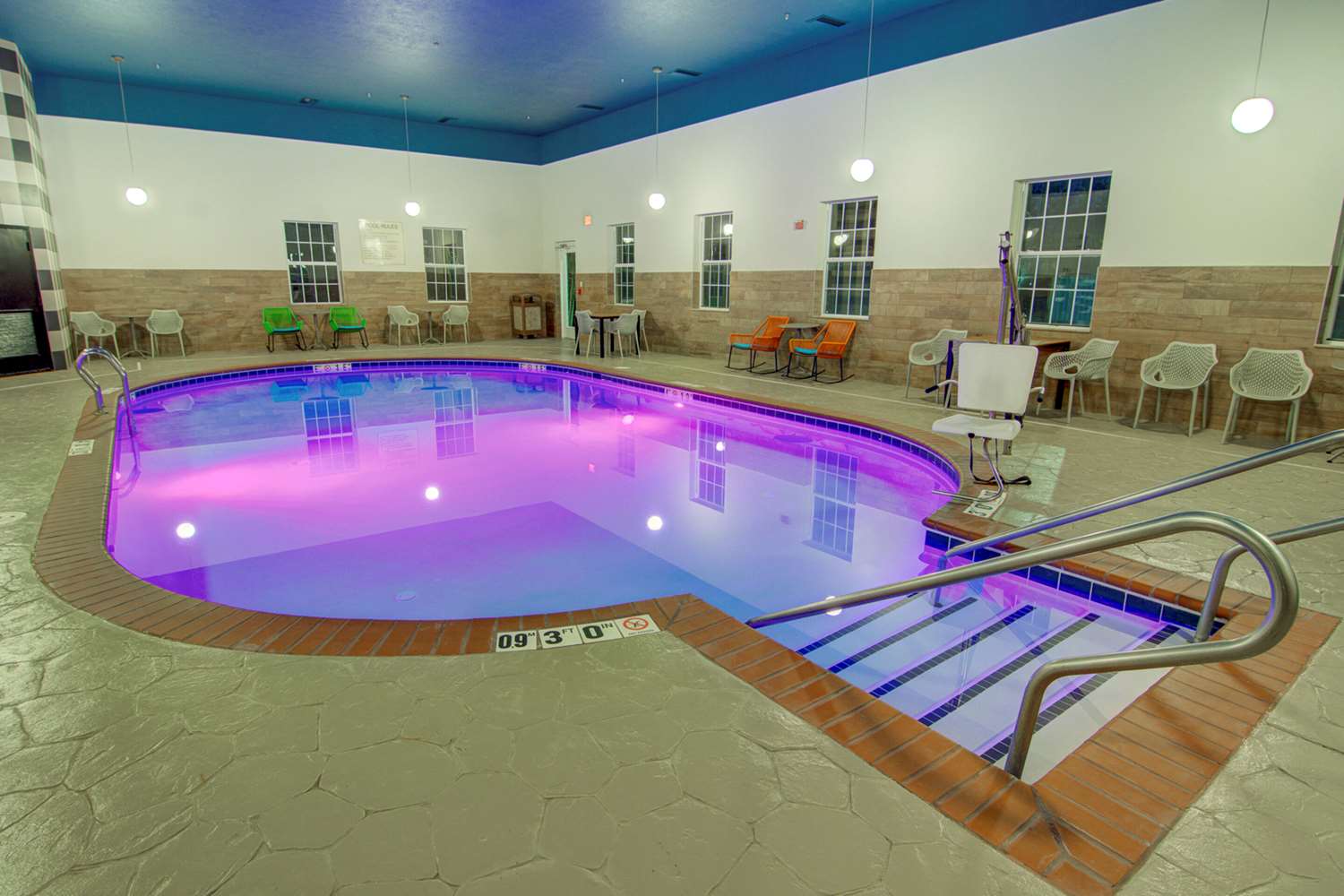 Comfort Suites Newport News Airport VA 26/46