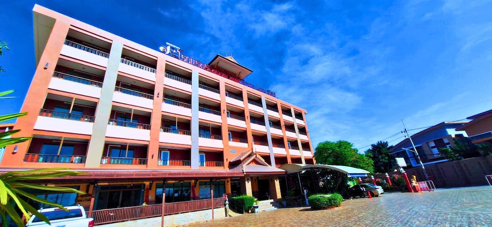 Rayong Lanna Hotel 7/56