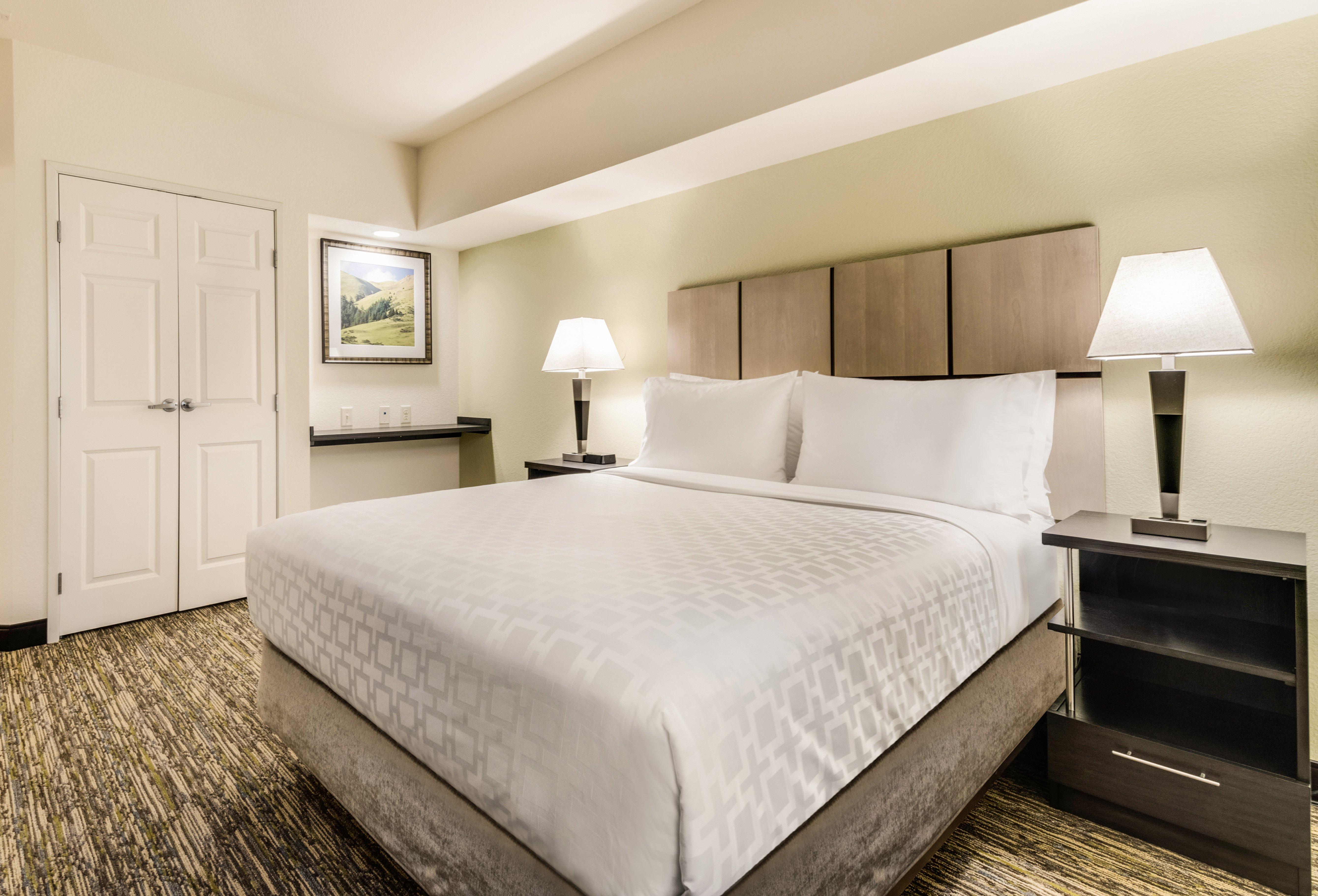 جناح بسرير كوين، Candlewood Suites 2/4