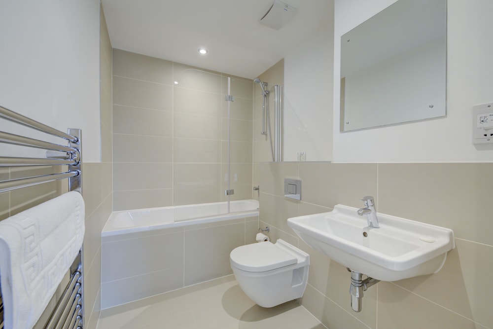 Cleyro Serviced Apartments - Finzels Reach 50/50