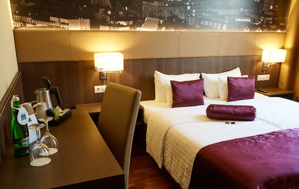 12 Revay Hotel 12/62