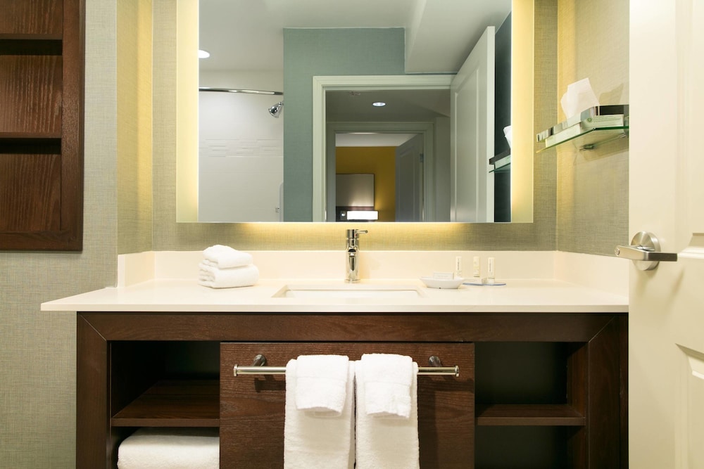 Residence Inn Kansas City At the Legends 8/27
